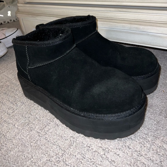 Platform Uggs in Black - Picture 1 of 10